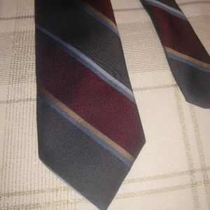 Rhunecliffe Mens Neck Tie Black Red Blue Striped Made USA 56 X 3 "